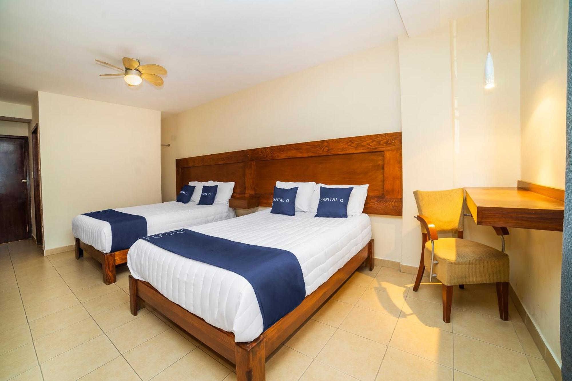 Capital O Hotel Casa Blanca Celaya  Eksteriør billede